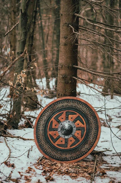 Geschnitzter slawischer Kolovrat-Sonnenschild aus der Wikingerzeit, 24"